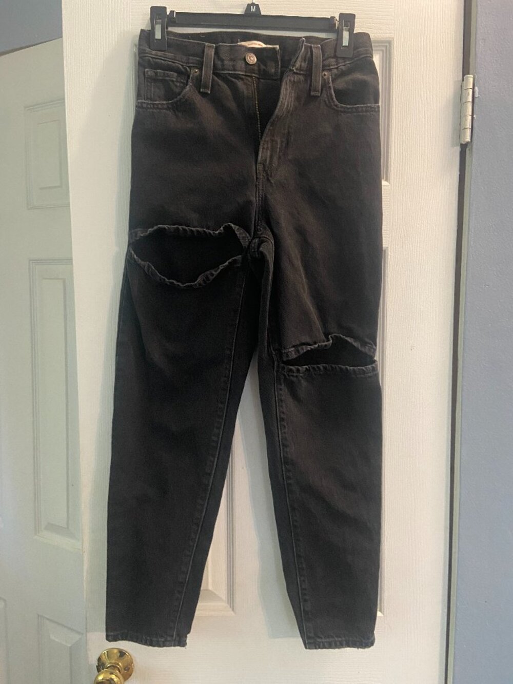 Levi’s High Waisted Mom Jeans Womens 25x27 Black Distressed Water Less Denim